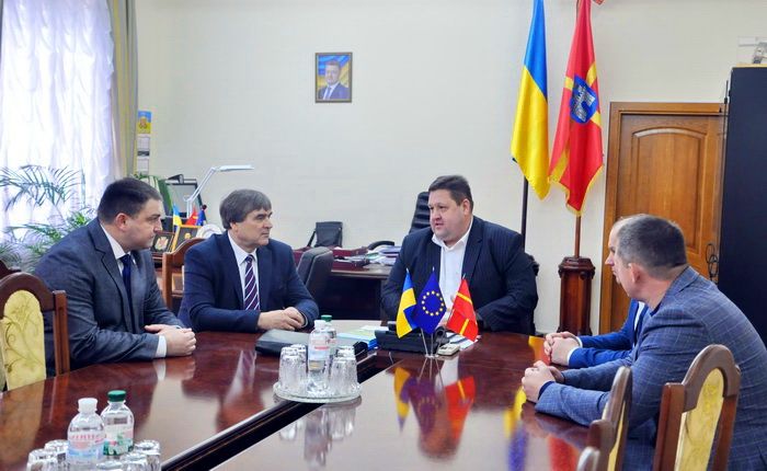 Сначала они обследуют места, если есть повреждения покрова / oda.zt.gov.ua Сначала они обследуют места, если есть повреждения покрова / oda.zt.gov.ua