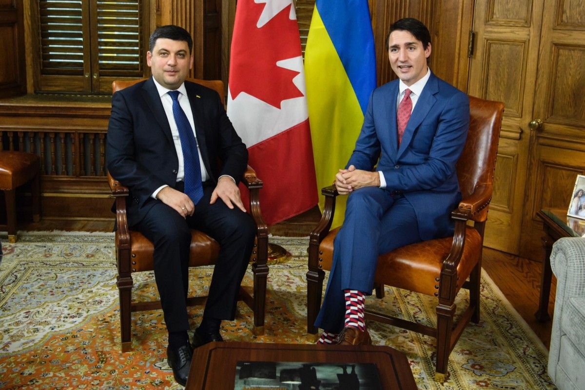 Премьер Канады в ярких носках / фото facebook.com/volodymyrgroysman Премьер Канады в ярких носках / фото facebook.com/volodymyrgroysman