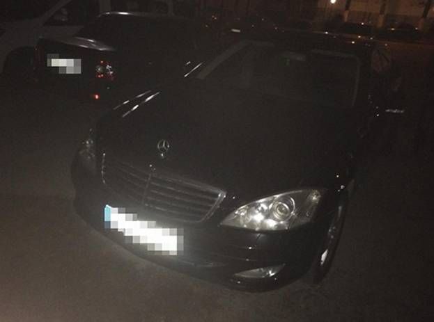 Трое азербайджанцев передвигались на угнанном автомобиле / фото npu.gov.ua Трое азербайджанцев передвигались на угнанном автомобиле / фото npu.gov.ua