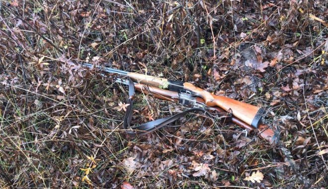 Загиблий обробляв тушку тварини в кущах / фото Facebook В'ячеслав Аброськін Загиблий обробляв тушку тварини в кущах / фото Facebook В'ячеслав Аброськін