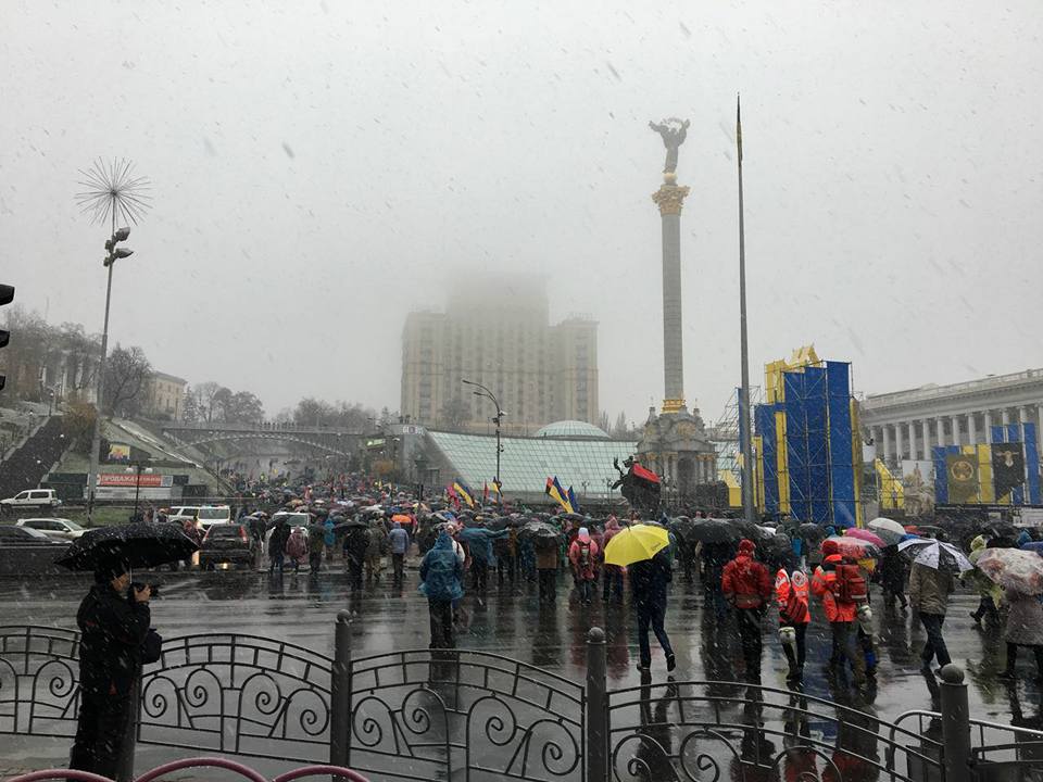 Під час ходи учасники вшанували пам’ять загиблих на Майдані / фото Давид Сакварелидзе, Facebook Під час ходи учасники вшанували пам’ять загиблих на Майдані / фото Давид Сакварелидзе, Facebook