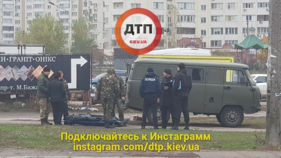 Чоловік помер на Позняках / фото dtp.kiev.ua Чоловік помер на Позняках / фото dtp.kiev.ua