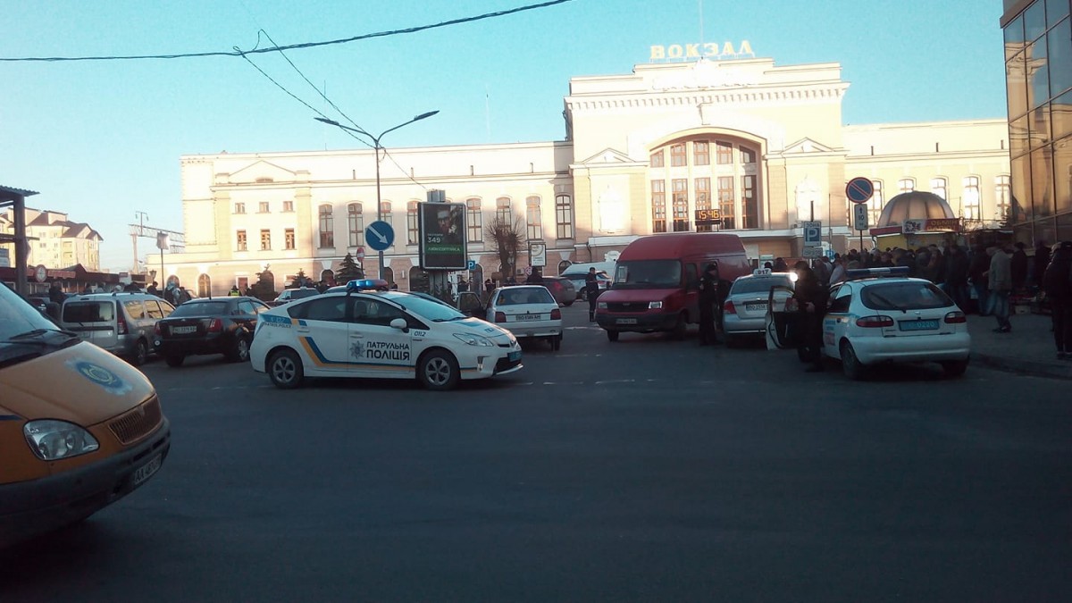 На автовокзалі вибухівки не знайшли / фото Роман Задорожний На автовокзалі вибухівки не знайшли / фото Роман Задорожний