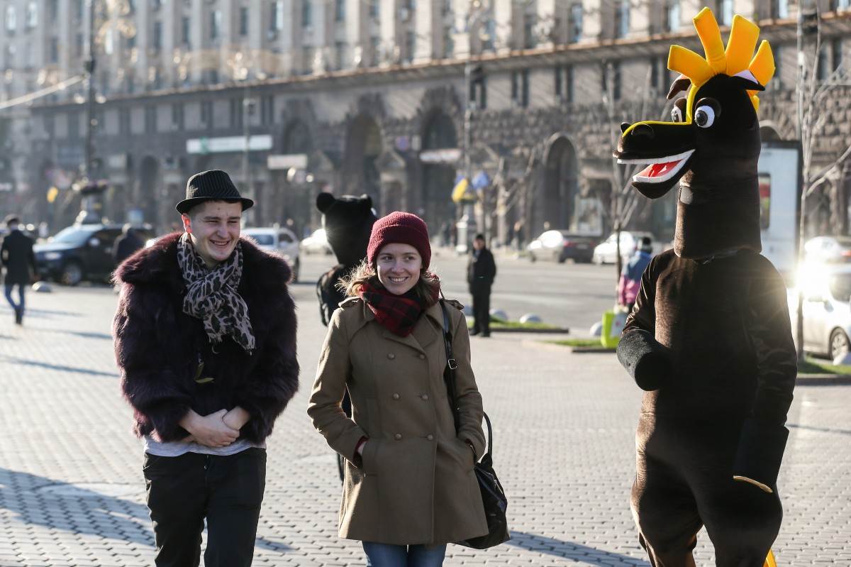 Самая громкая реакция на улице в адрес Стаса была от ростовых кукол на Майдане / фото УНИАН