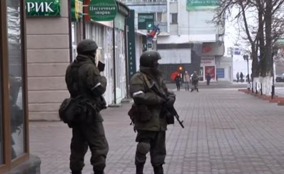 Невідомі блокують доступ до адміністративних будівель / соцмережі Невідомі блокують доступ до адміністративних будівель / соцмережі