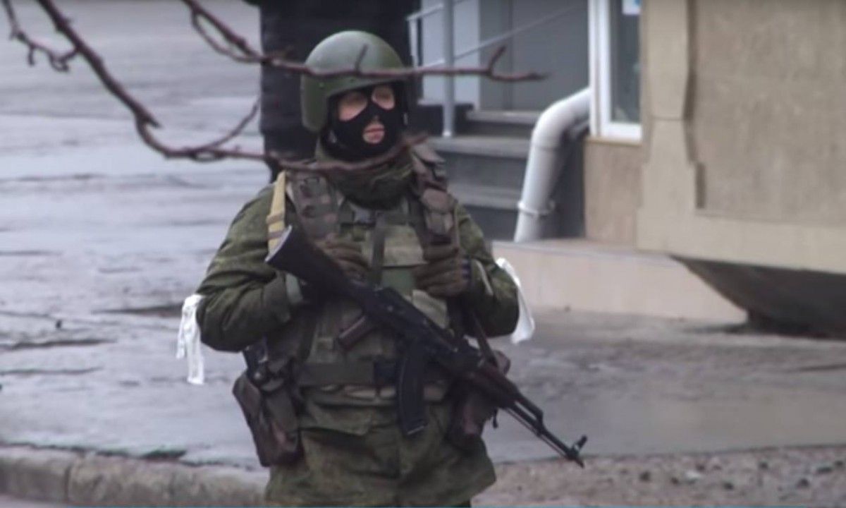 Окупанти знущаються з людей на захопленій частині Луганської області / фото facebook.com/den.kazansky Окупанти знущаються з людей на захопленій частині Луганської області / фото facebook.com/den.kazansky