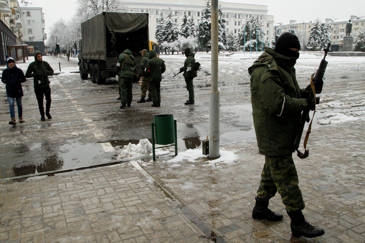 Боевики в Луганске / REUTERS