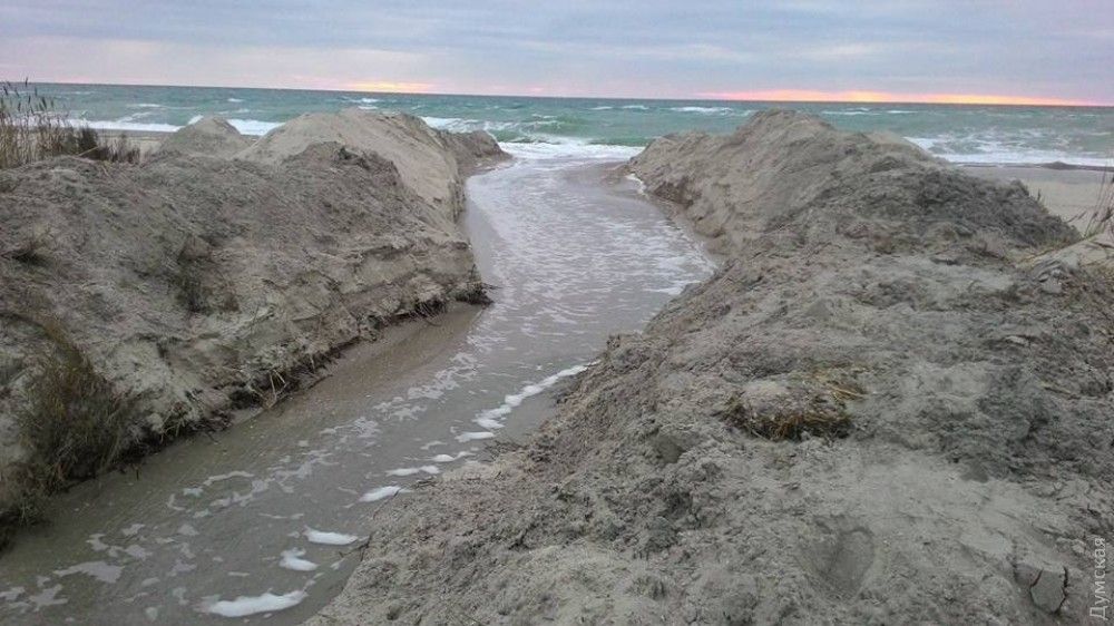 В Одесской области лиман соединили с морем / фото Иван Русев, Facebook В Одесской области лиман соединили с морем / фото Иван Русев, Facebook