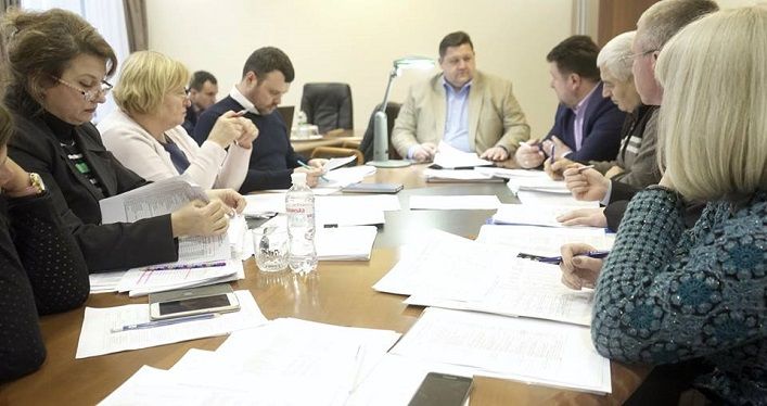 Руководители подразделений ОГА докладывают относительно бюджета на 2018 год / фото oda.zt.gov.ua Руководители подразделений ОГА докладывают относительно бюджета на 2018 год / фото oda.zt.gov.ua