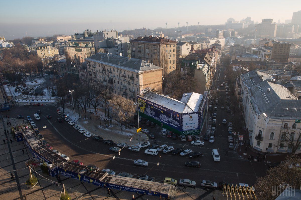 Буде діяти обмеження руху усіх видів транспортних засобів вздовж Володимирського проїзду / фото УНІАН Буде діяти обмеження руху усіх видів транспортних засобів вздовж Володимирського проїзду / фото УНІАН
