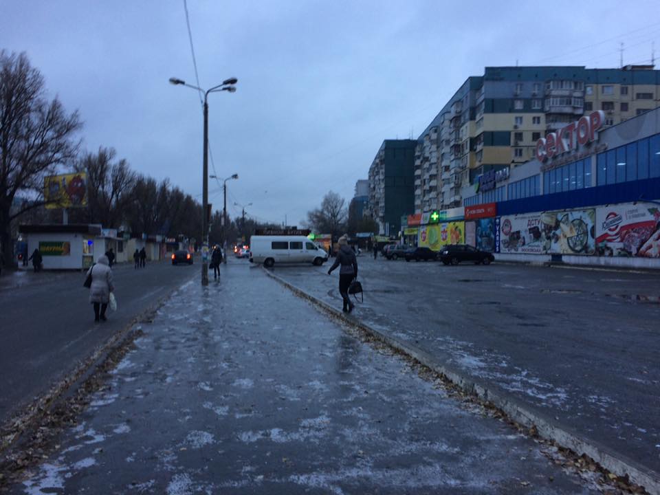 Ожеледь охопив дороги України / facebook.com/Ukraine.Dnepr.1776 Ожеледь охопив дороги України / facebook.com/Ukraine.Dnepr.1776