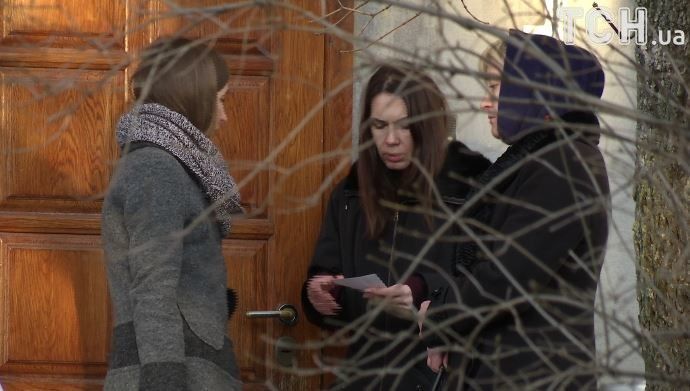 Мати Оксани та Діани зустрілась з матір'ю Зайцевої / фото ТСН Мати Оксани та Діани зустрілась з матір'ю Зайцевої / фото ТСН