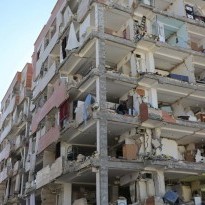 В Иране объявили траур после землетрясения, сообщается о более 440 погибших