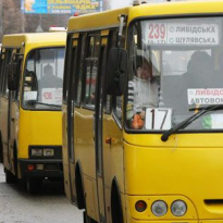 В Киеве мужчину вытолкнули из маршрутки - он ударился головой и умер