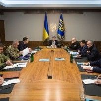 Russian tanks in occupied Luhansk: Poroshenko holds emergency meeting of war cabinet
