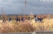 Похорон Окуєвої: зібралися близько сотні близьких та побратимів, чергують навіть автоматники та вибухотехніки (фоторепортаж)