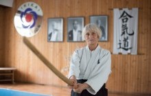 71-летняя мастер айкидо Нина Кириленко: "Женщине крайне важно знать, как можно защититься от нападения, сделать так, чтобы мужчина поднял руки и сказал: "Сдаюсь!"