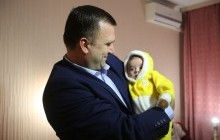 "Хресна донька": історія з викраденою 2-місячною дівчинкою у Києві отримала продовження (фото, відео)
