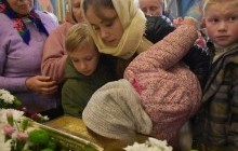 В Виннице сотни верующих помолились перед мощами святого великомученика Димитрия Солунского