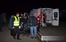 В Тернополе водитель на пешеходном переходе сбил трех человек, двое – в тяжелом состоянии в реанимации (фото)