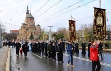 У Харкові в день Озерянської ікони Богородиці відбувся велелюдний хресний хід
