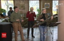 У Чернігові рок-музиканти зіграли на інструментах з гільз і гранатометів (відео)