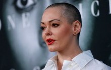 Звезда сериала "Все женщины ведьмы" сдалась полиции из-за хранения наркотиков