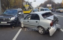 У Києві сталася масштабна ДТП - утворився величезний затор (фоторепортаж)
