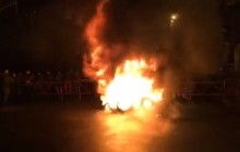 Активісти їздили до маєтку Порошенка та палили шини під Адміністрацією президента (відео)