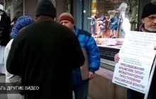 Activists in St. Petersburg stage single-person pickets to support Crimean Tatars (Video)