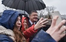 В Днепре Порошенко вручил ключи от квартир в доме, который построили военные