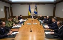 Russian tanks in occupied Luhansk: Poroshenko holds emergency meeting of war cabinet