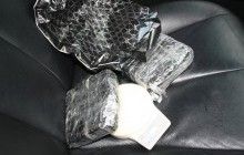 У Харкові СБУ затримала чотирьох наркоділків, вилучивши кілограм кокаїну (відео)