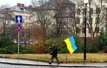 Суд наказал троих поляков за надругательство над флагом Украины