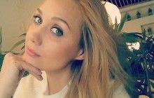"Заново вчиться їсти": мати Власової розповіла про важкий стан співачки