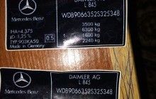 Поліція затримала 12 осіб у справі про викрадення елітних авто в Німеччині (фото, відео)