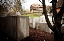 В Германии установили "Памятник позора" для одиозного националиста (фото)
