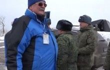 "А, дорогий, привіт!": представник ОБСЄ обійнявся з бойовиком під час передачі тіл українських військових (відео)