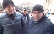 Росіяни з криками "Крим наш" напали на проукраїнську акцію у Празі (відео)