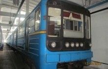 Киевское метро выставило на продажу два вагона
