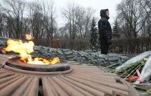 В Киеве возле Вечного огня появилась охрана (фоторепортаж)