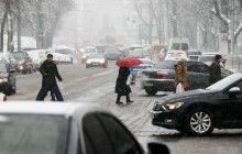 Зима близько: негода в Україні спричинила затори, ДТП й травмування (фоторепортаж, відео)