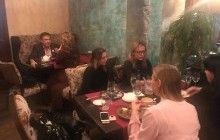 Саакашвілі помітили із заступницею головреда "Страни" Крюковою у київському ресторані (фото)