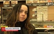 Моется в туалете и ночует на лавке: во Львове экс-госслужащая три месяца живет в торговом центре (видео)