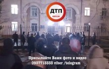 Під будівлею МВС відбулись заворушення після арешту водія на єврономерах (відео)