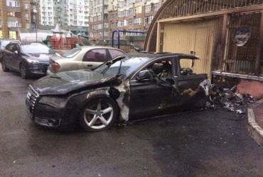 У Києві згоріло елітне авто водія екс-міністра інфраструктури Пивоварського - ЗМІ