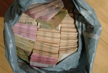 У Рівному жінка знайшла величезну суму грошей: поліція шукає власника