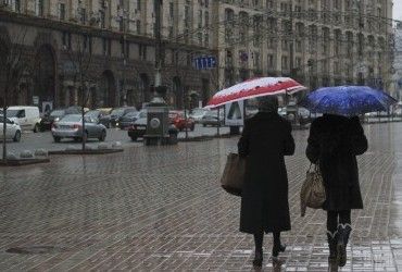 A strong wind will rise and it will rain in Kyiv today