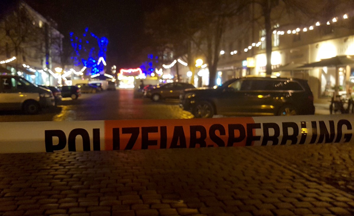 Полиция оцепила район в Потсдаме / REUTERS Полиция оцепила район в Потсдаме / REUTERS