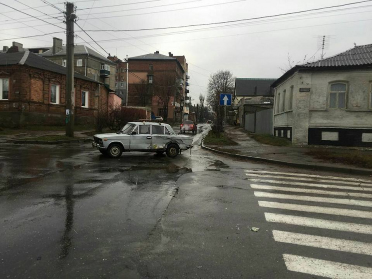 В Харкові водій спровокував ДТП / фото прес-служба патрульної поліції Харкова В Харкові водій спровокував ДТП / фото прес-служба патрульної поліції Харкова